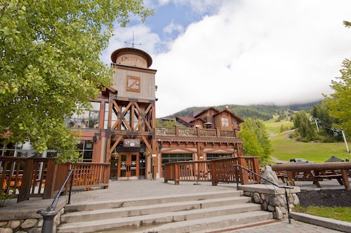 Legends Whistler, by Lodging Ovations