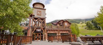 Legends Whistler, by Lodging Ovations