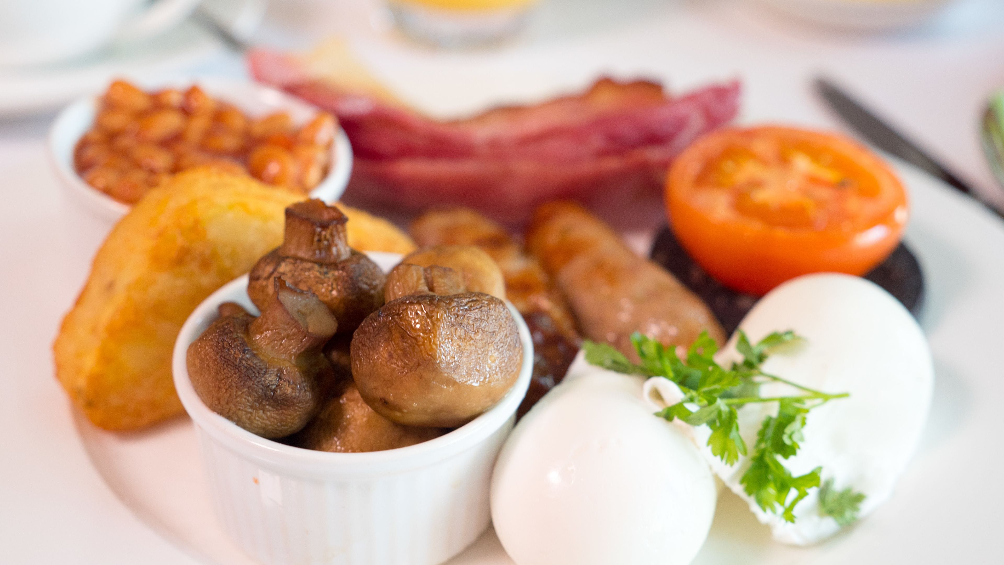Daily full breakfast (GBP 25.00 per person)