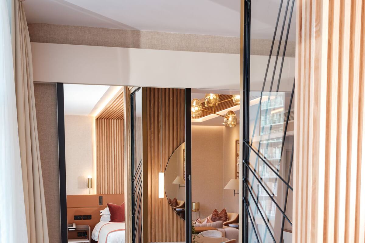 Phòng Suite, 1 giường cỡ king (Riverside) | Bộ trải giường bằng vải cotton Ai Cập, bộ đồ giường cao cấp 