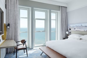 Suite, 1 chambre, vue mer | Literie de qualité supérieure, coffres-forts dans les chambres, bureau