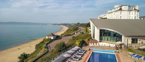 Piscine extérieure (ouverte en saison)