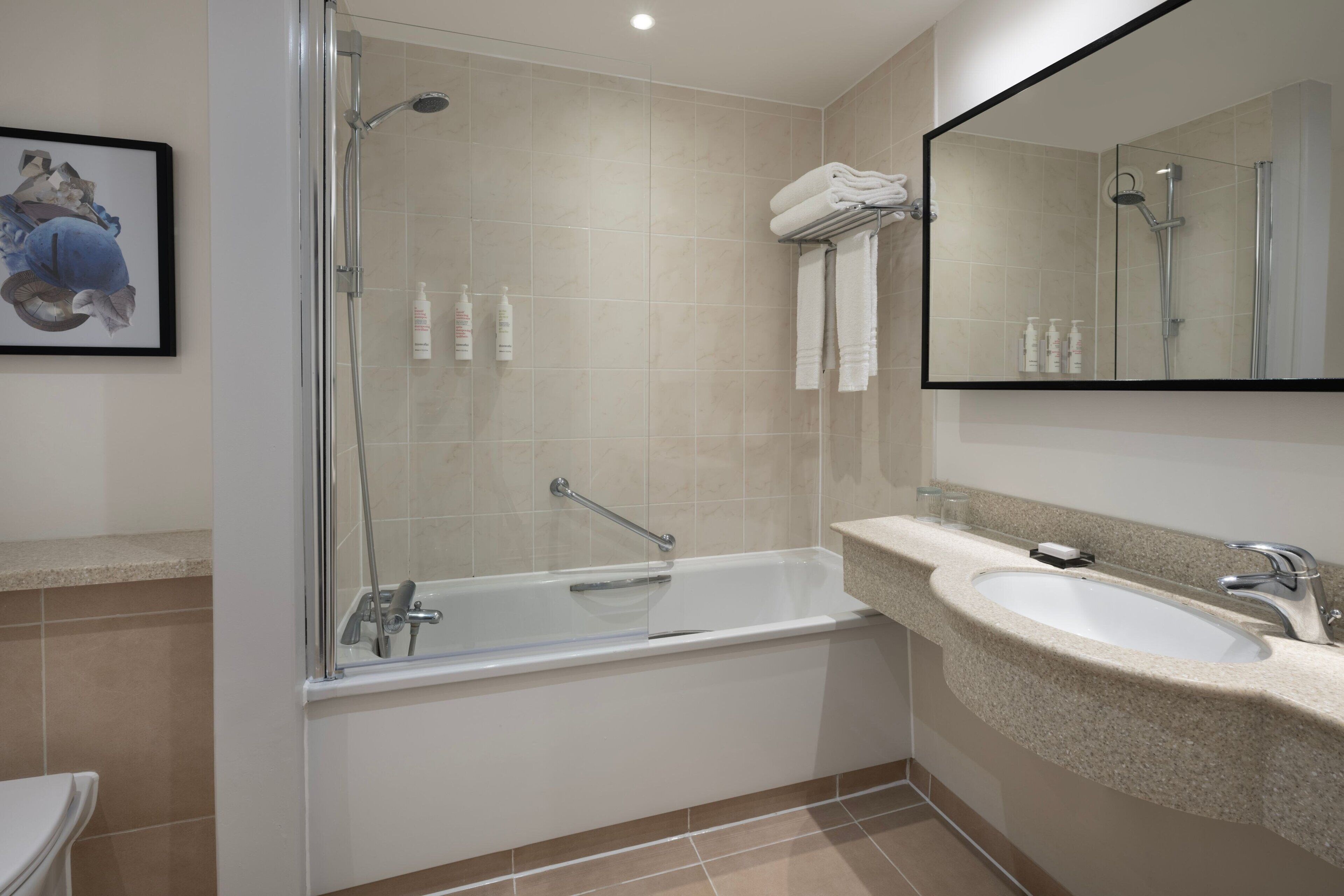 superior room, 1 queen bed, non smoking | bathroom | combined shower/bathtub, eco-friendly toiletries, hair dryer, towels