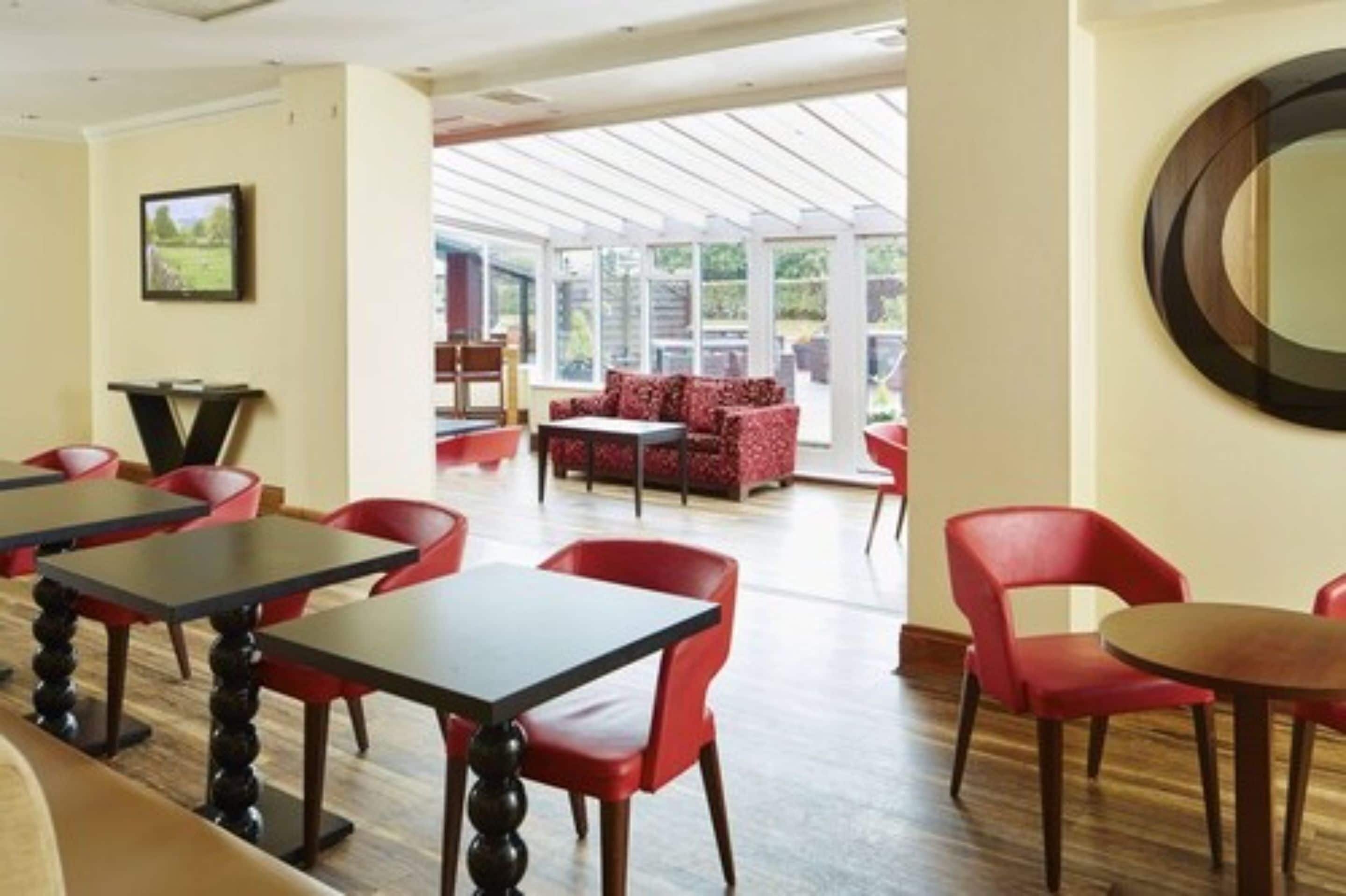 Combined shower/bathtub, eco-friendly toiletries, hair dryer, towels