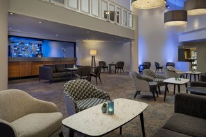 2 bars/lounges