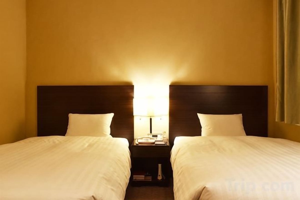 Deluxe Twin Room-Main Building-Non-Smoking