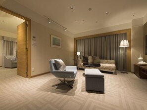 1 bedroom, premium bedding, in-room safe, desk