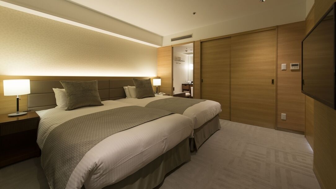 Premium bedding, in-room safe, desk, free WiFi