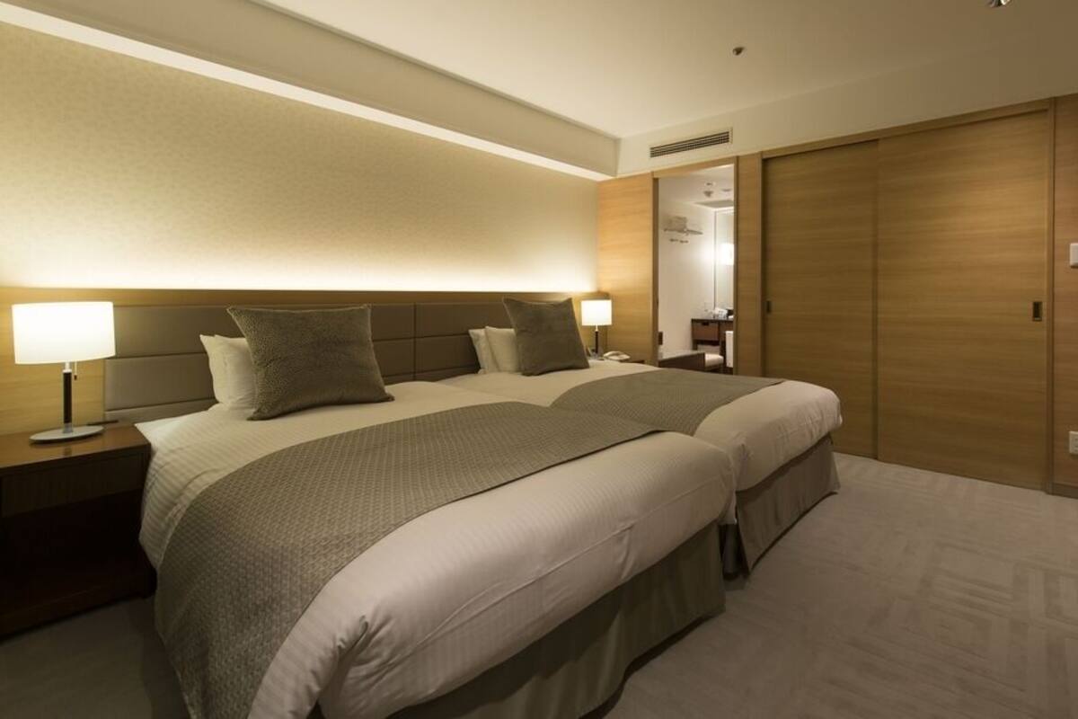 Premium bedding, in-room safe, desk, free WiFi