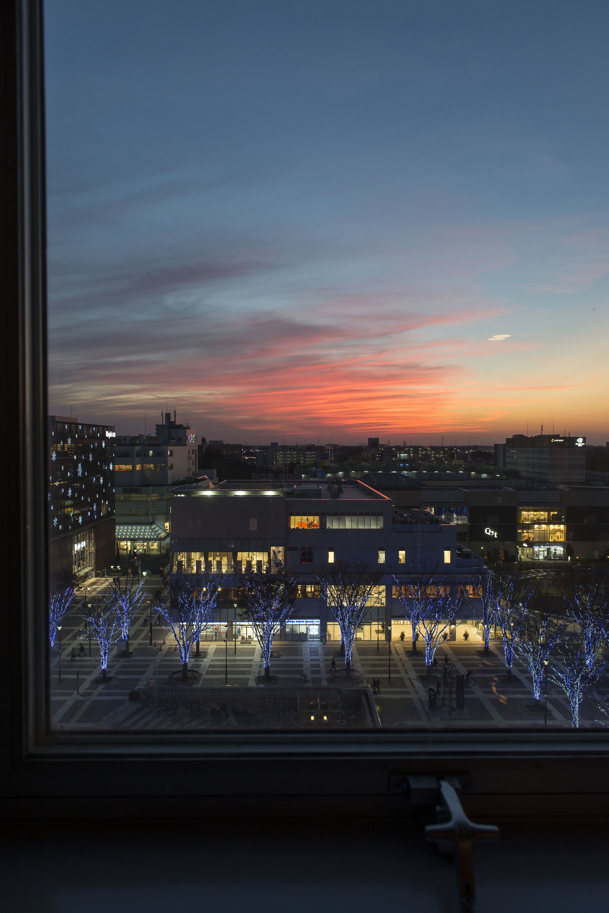 高档床上用品、客房内保险箱、办公桌、免费 WiFi