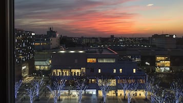 Premium bedding, in-room safe, desk, free WiFi