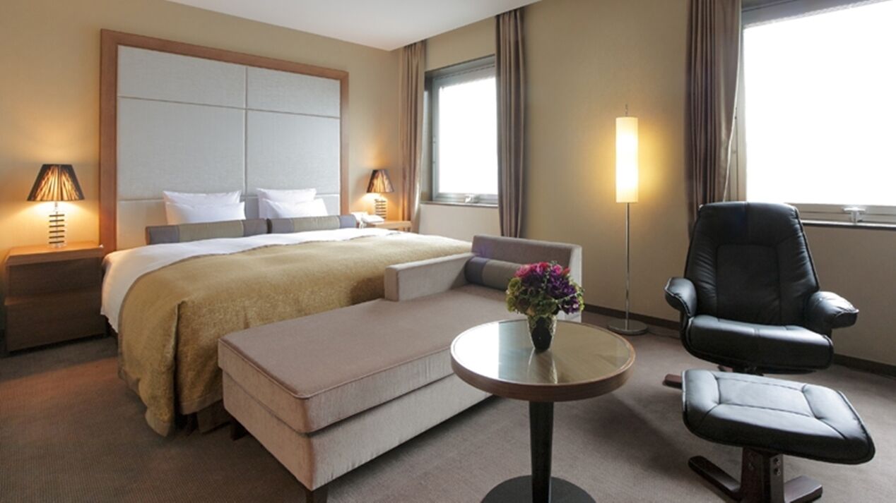 Premium bedding, in-room safe, desk, free WiFi