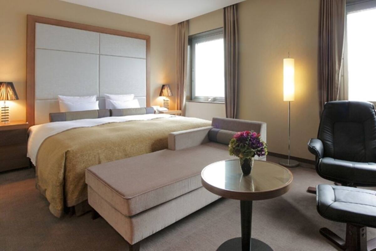 Premium bedding, in-room safe, desk, free WiFi