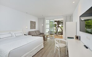 Premium Room | 1 bedroom, premium bedding, down comforters, minibar