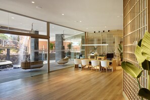 2 bars/lounges, poolside bar