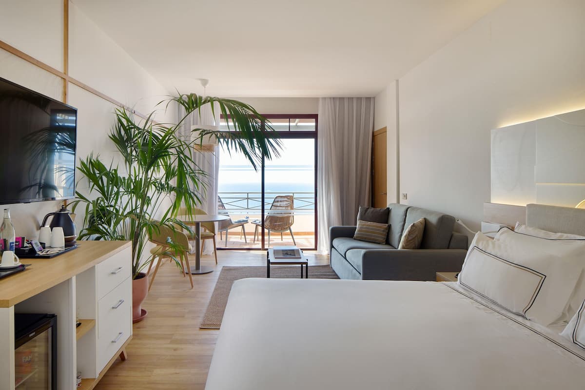 Premium bedding, down duvets, free WiFi, bed sheets