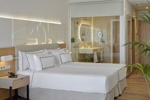 Luxe beddengoed, donsdekens, een minibar, een kluis op de kamer
