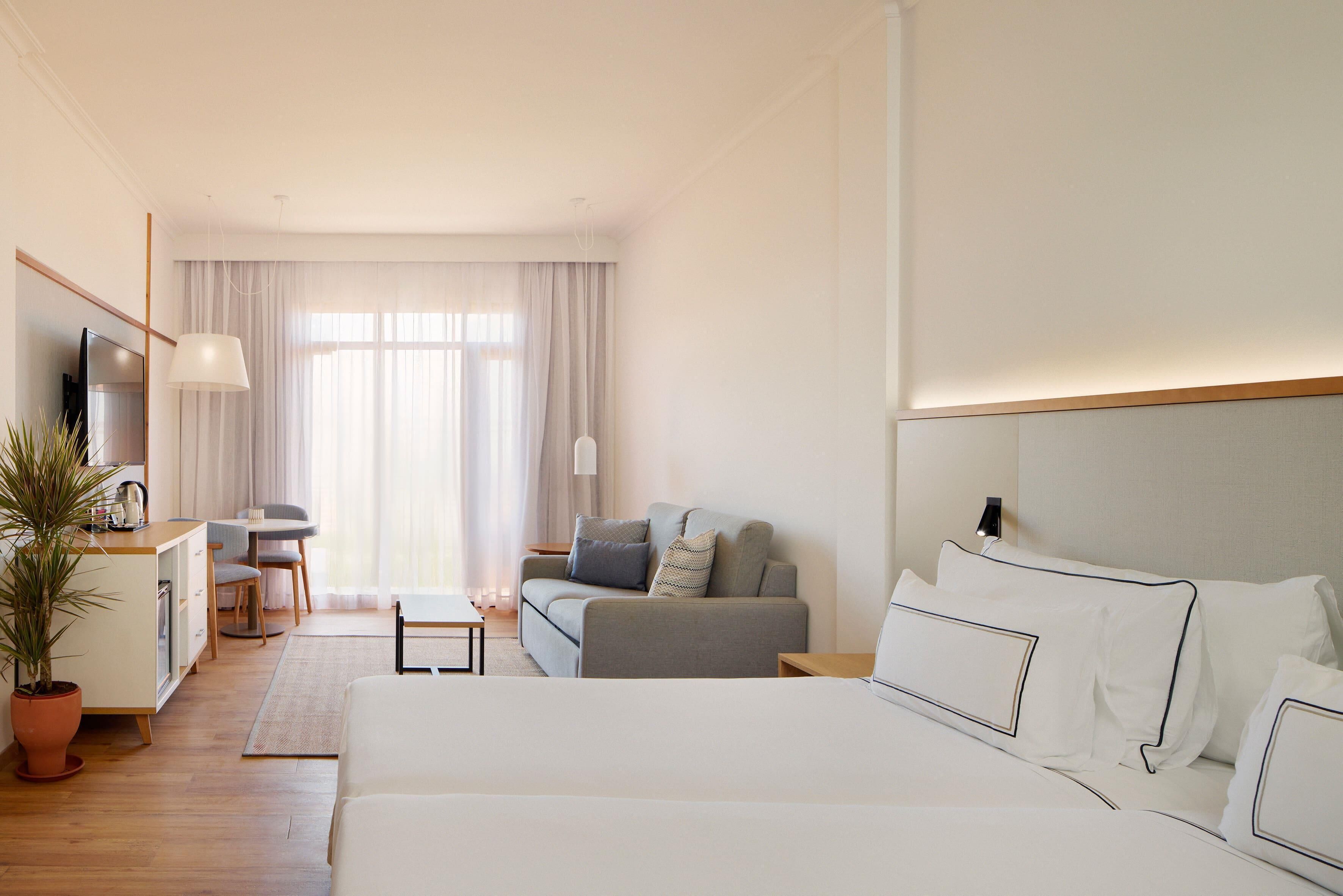 Premium bedding, down duvets, free WiFi, bed sheets