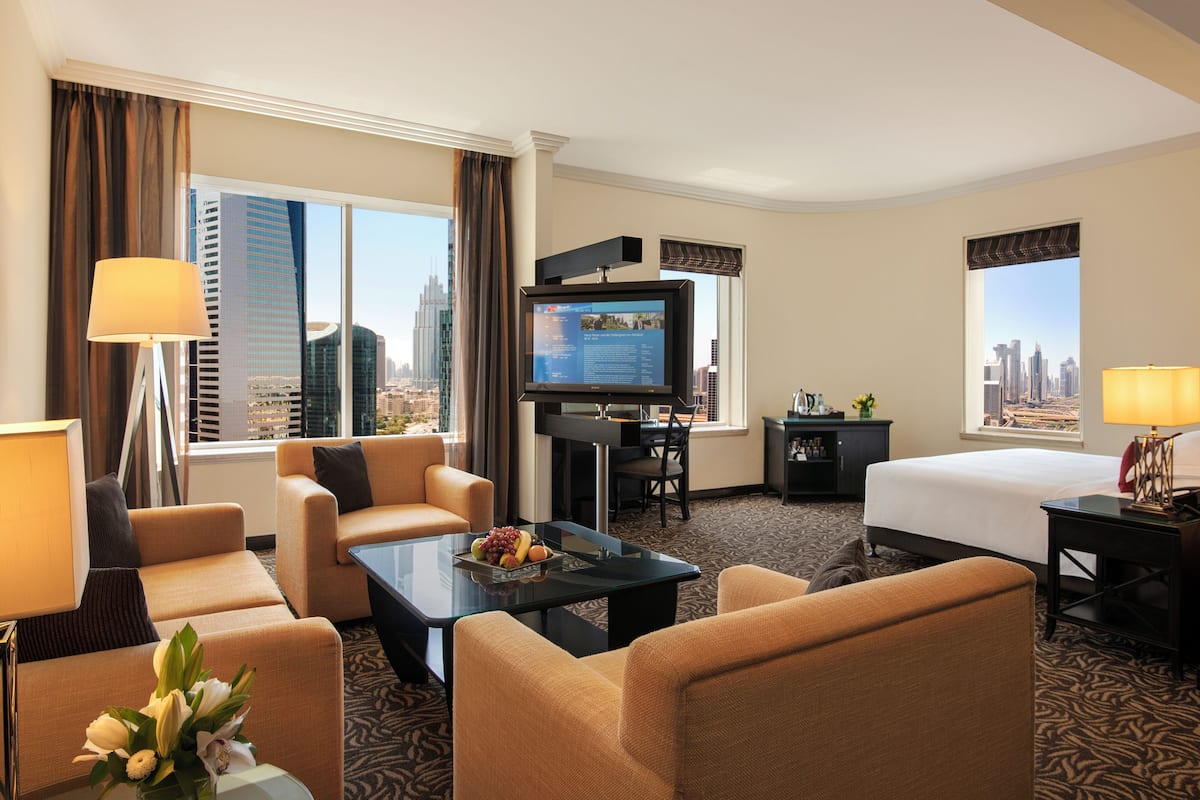 Family Room, 1 King Bed | 1 bedroom, minibar, in-room safe, desk