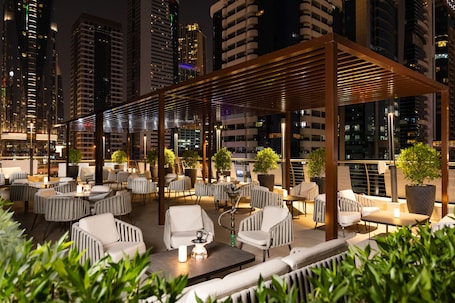 4 restaurants, breakfast, lunch, dinner served; international cuisine