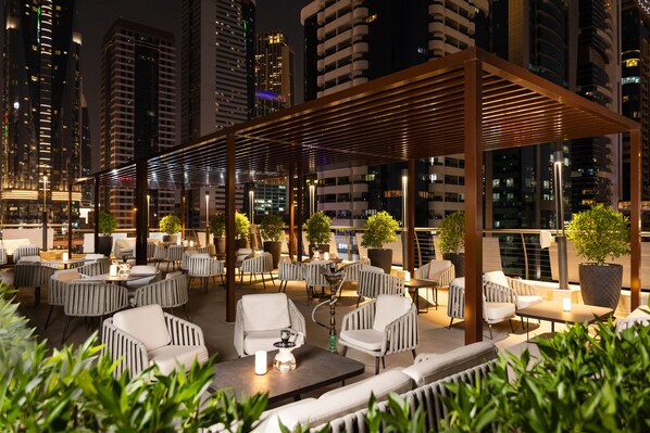 4 restaurants, breakfast, lunch, dinner served; international cuisine 