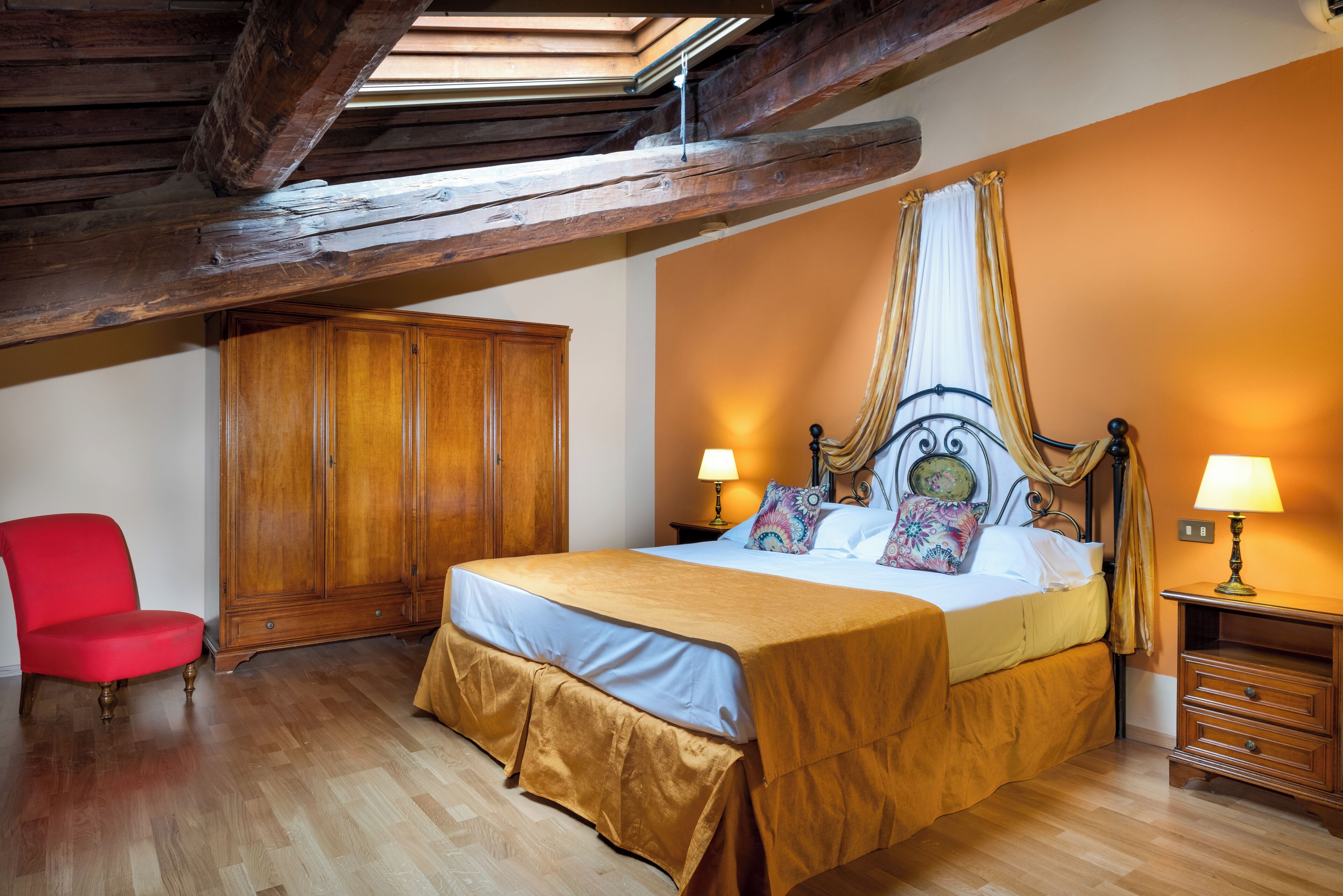 Habitación familiar | 1 habitación, ropa de cama de alta calidad y minibar 