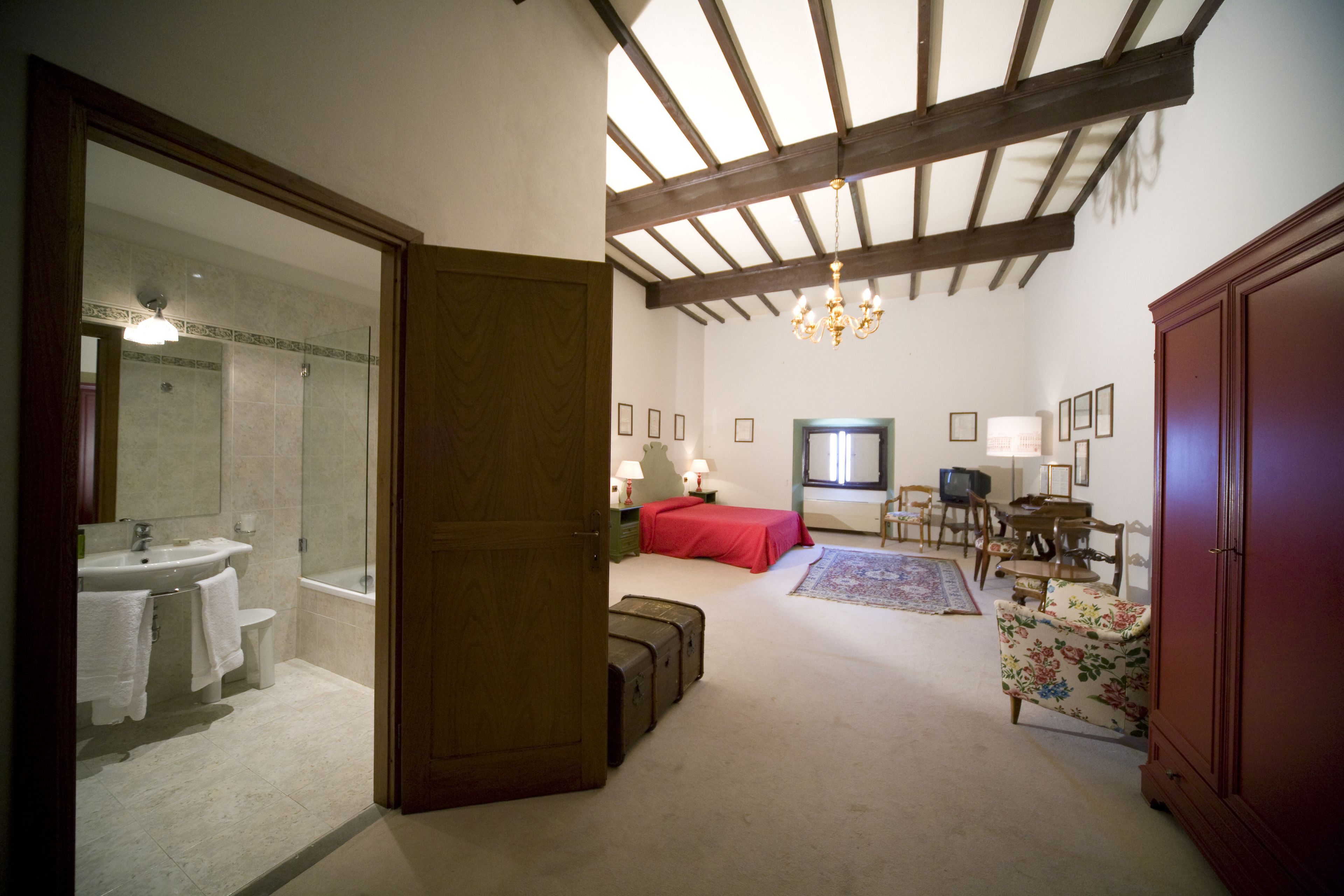 1 bedroom, premium bedding, minibar, in-room safe