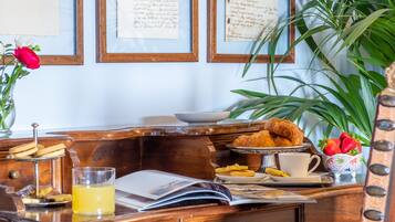 Junior Suite | 1 bedroom, premium bedding, minibar, in-room safe