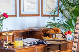 Junior Suite | 1 bedroom, premium bedding, minibar, in-room safe