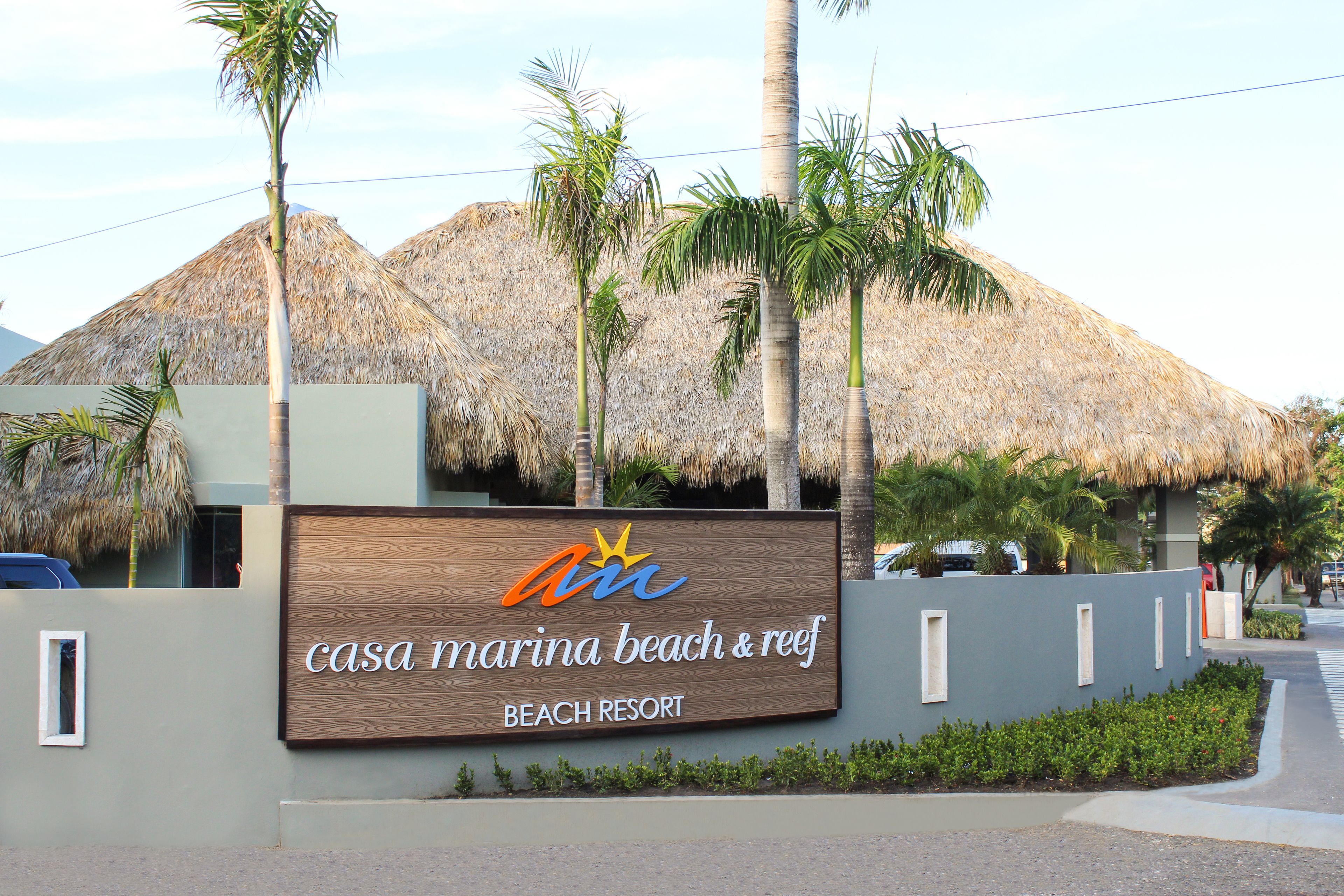 Señal que indica el resort Casa Marina Beach & Reef.