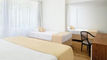 Family Room | 1 bedroom, in-room safe, desk, blackout drapes