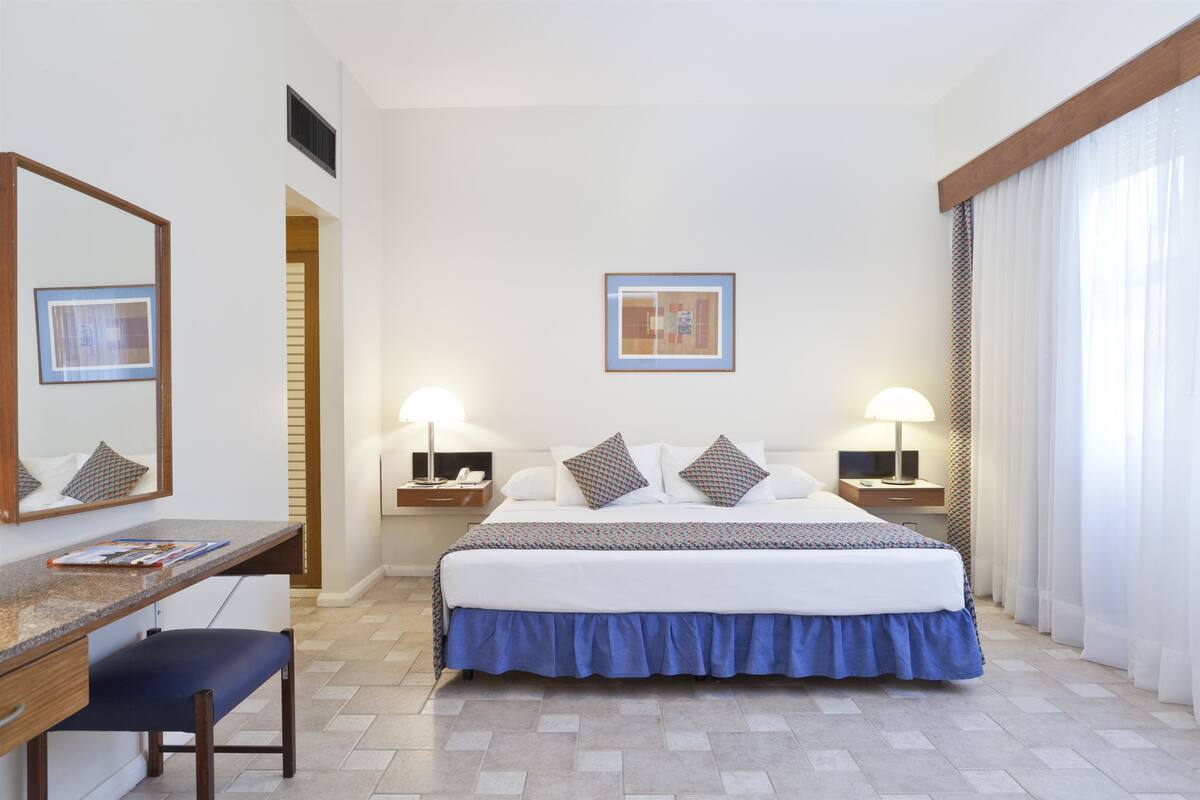 In-room safe, desk, blackout drapes, soundproofing