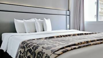 Quarto casal executivo, 1 cama King | Frigobar, cofres nos quartos, escrivaninha