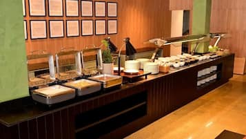 含每日自助早餐