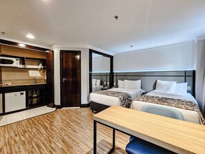 Superior Twin Room, 2 Twin Beds | 1 bedroom, minibar, in-room safe, desk