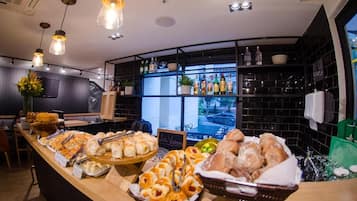 Free daily buffet breakfast