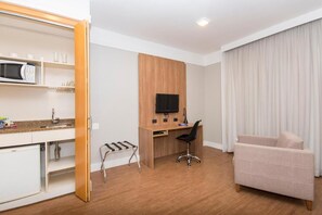 Deluxe Double Room | Minibar, in-room safe, desk, soundproofing - Transamerica Executive Bela Cintra (São Paulo)