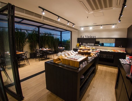 Breakfast, lunch and dinner served