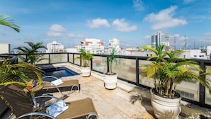 A rooftop terrace with a swimming pool, lounge chairs, potted plants, and a cityscape view. - Transamerica Executive Bela Cintra (São Paulo)