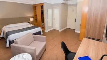 Deluxe Double Room | Minibar, in-room safe, desk, soundproofing