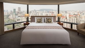 Panoramic-rum - 1 kingsize-säng | Duntäcken, minibar, skrivbord och gratis wi-fi