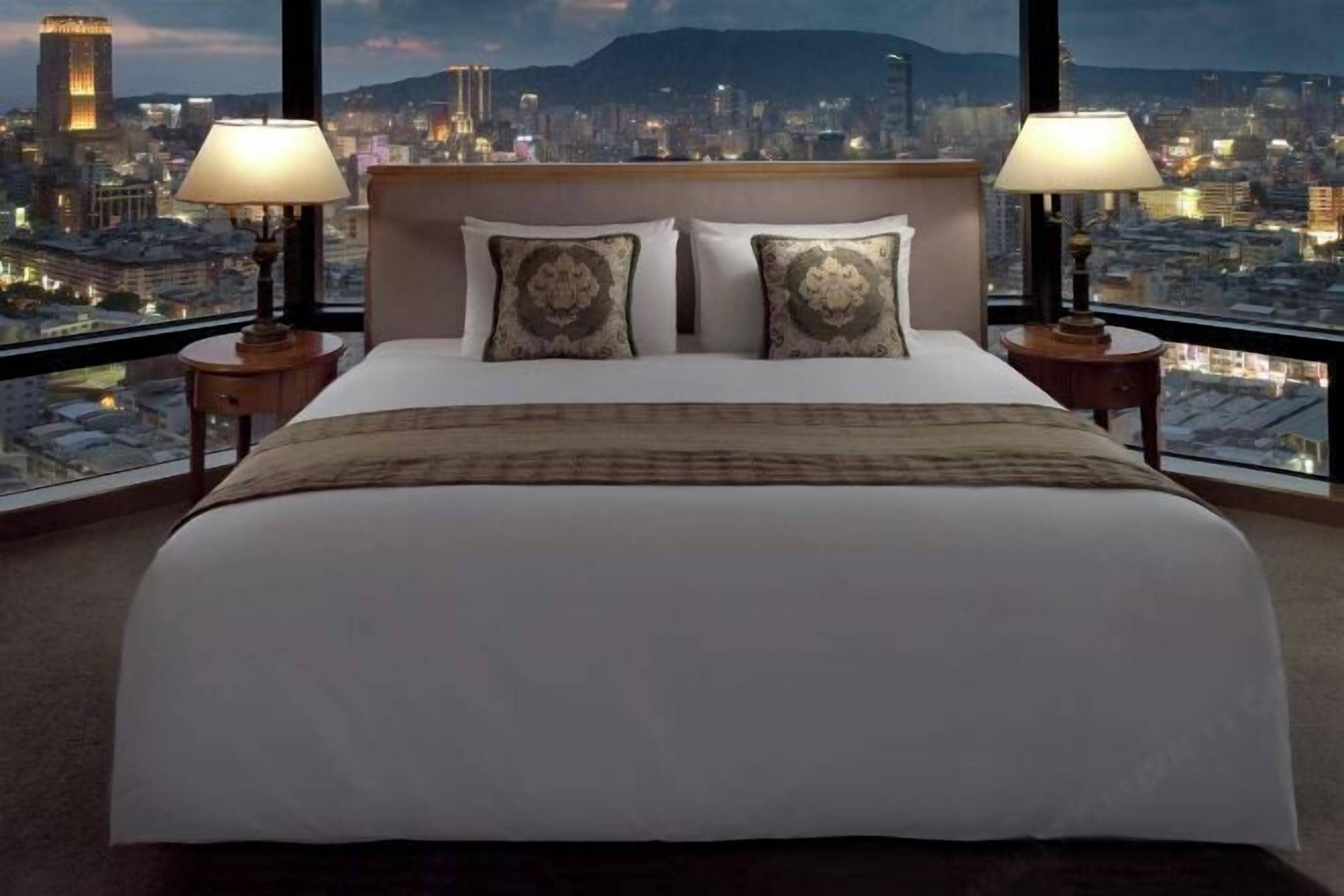 Down duvets, minibar, desk, free WiFi