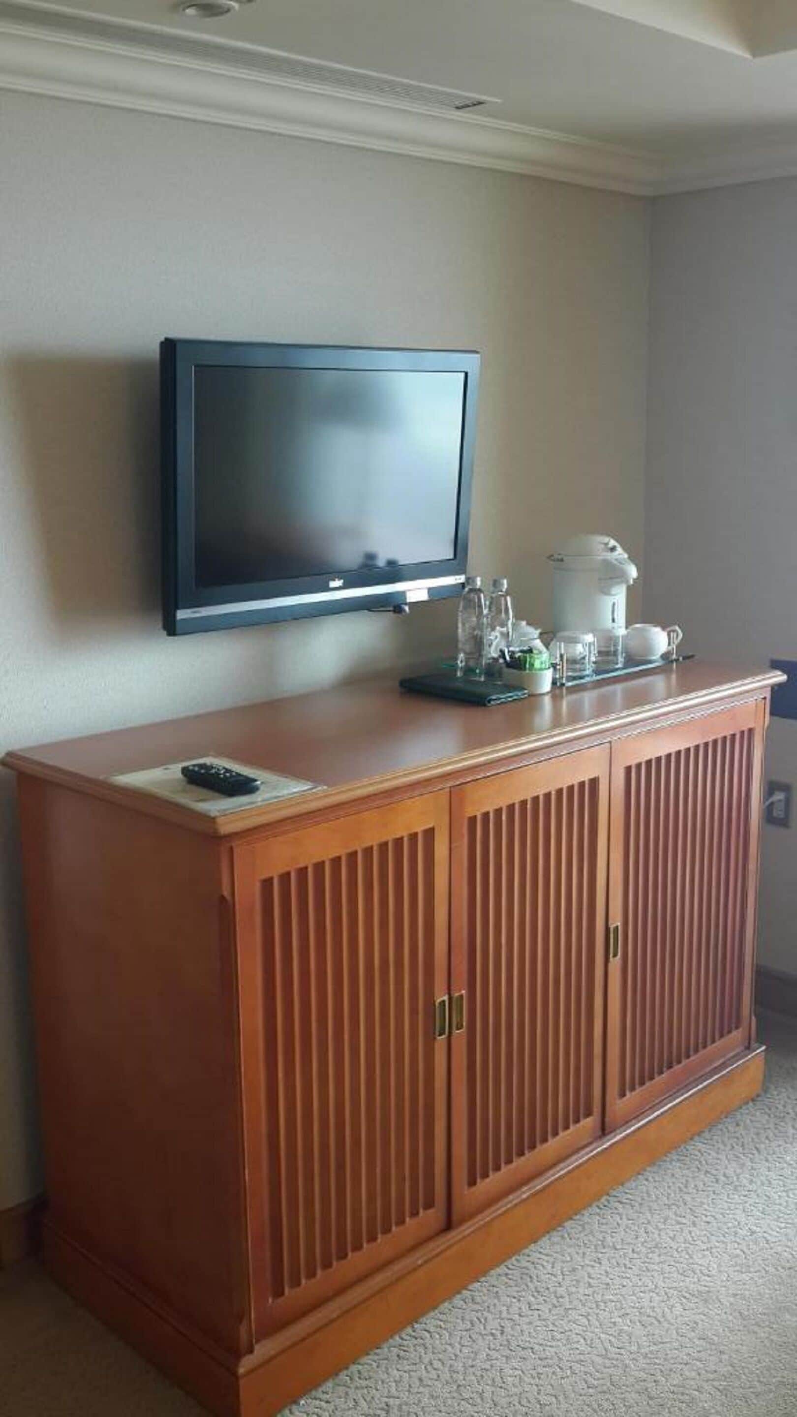 down duvets, minibar, desk, free wifi