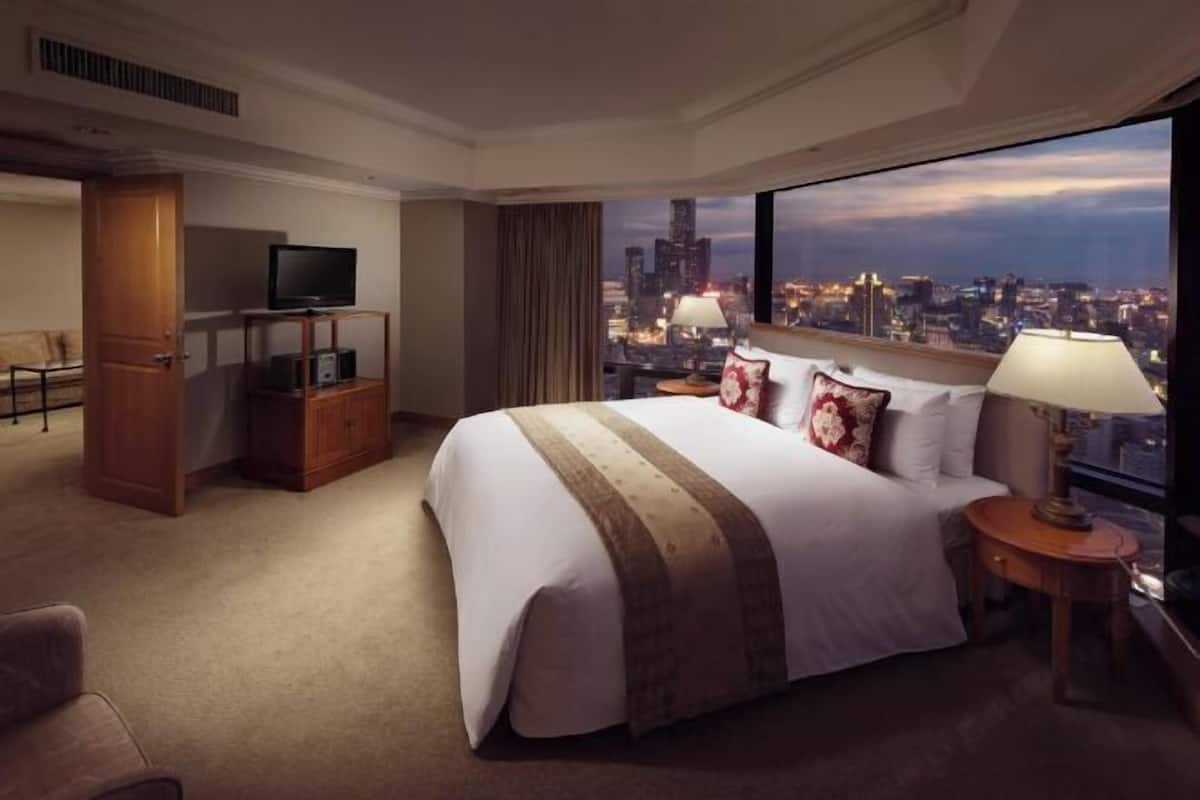 Down duvets, minibar, desk, free WiFi