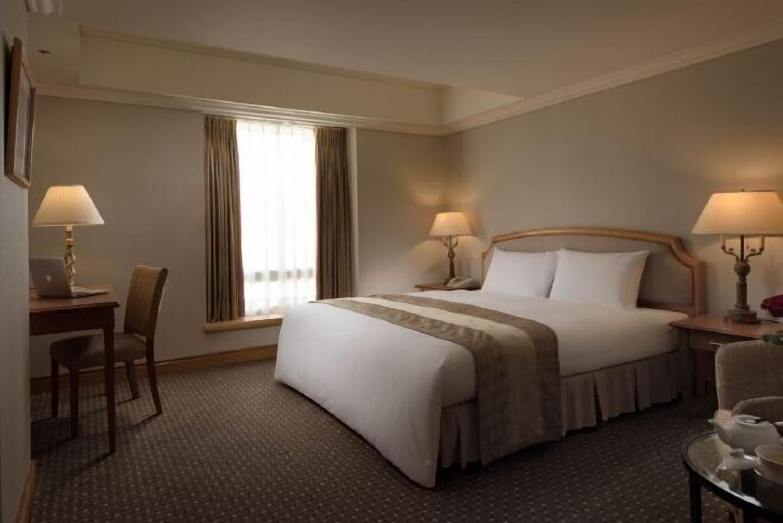 Down duvets, minibar, desk, free WiFi