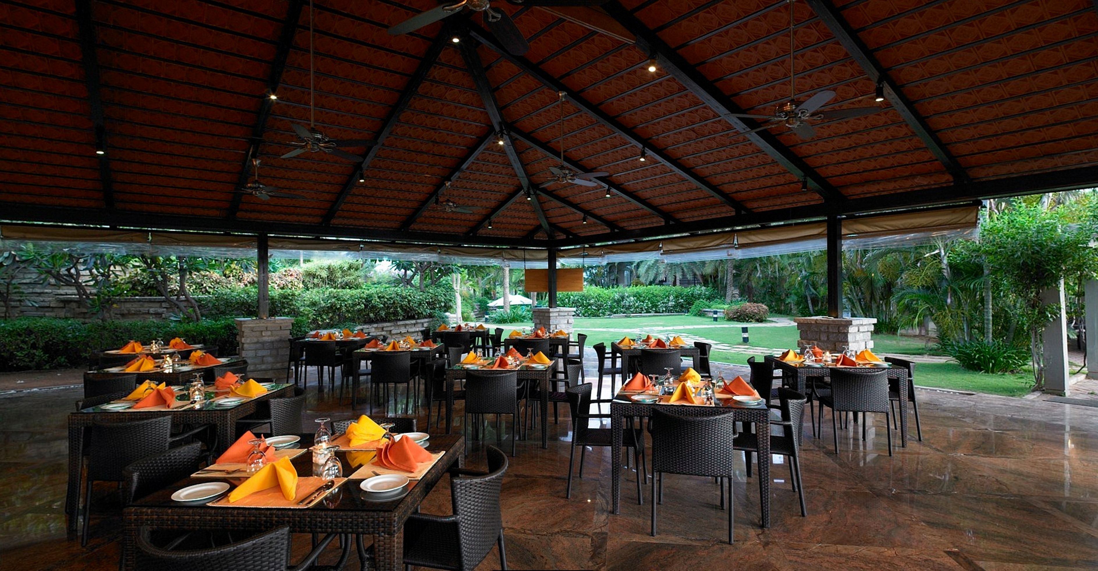 3 restaurants; breakfast, lunch and dinner served 