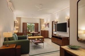 Premium bedding, minibar, in-room safe, individually furnished - Angsana Oasis Spa & Resort (Bengaluru)