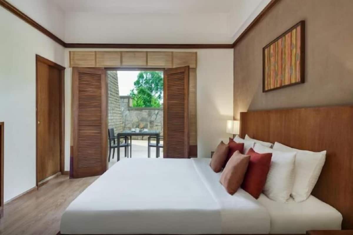 Seprai premium, minibar, dan brankas