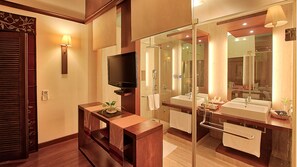 Angsana One Bedroom Pool Suite | Bathroom | Shower, rainfall showerhead, designer toiletries, hair dryer - Angsana Oasis Spa & Resort (Bengaluru)