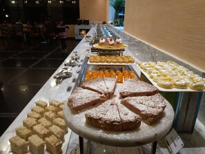 Frokostbuffé hver dag (INR 750 per person)